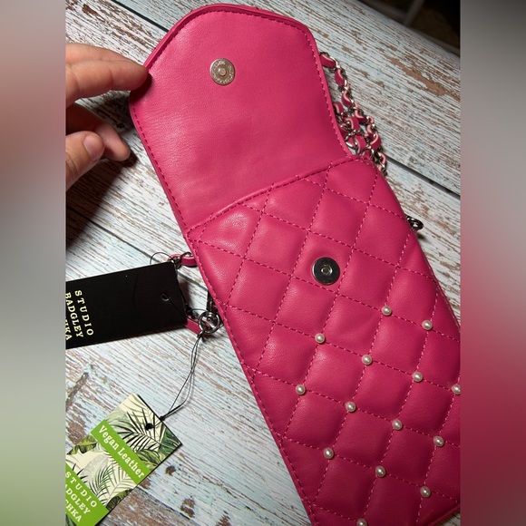 Badgley Mischka Fuchsia Quilted Phone Bag NWT - Picture 4 of 5